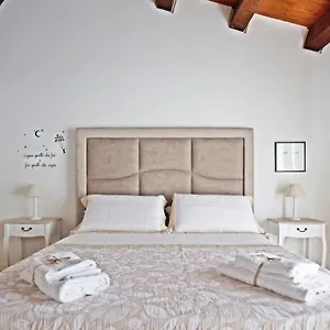 https://la-casa-di-filippo-1.sicilyhotelsitaly.net